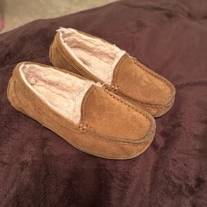 Kids Ugg slippers ascot size 2 tan
